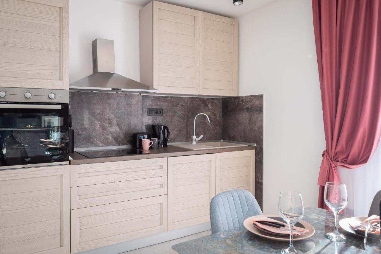 Luxury Apartment Lorena - Private Heated Pool - Єсенице Екстер'єр фото