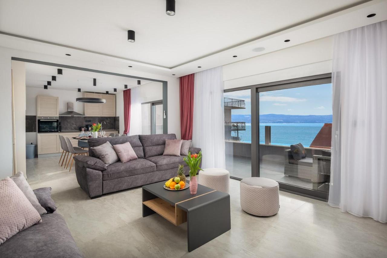 Luxury Apartment Lorena - Private Heated Pool - Єсенице Екстер'єр фото