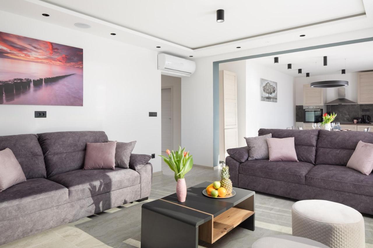 Luxury Apartment Lorena - Private Heated Pool - Єсенице Екстер'єр фото