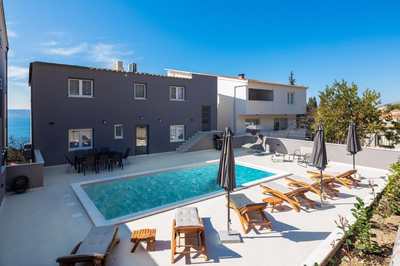 Luxury Apartment Lorena - Private Heated Pool - Єсенице Екстер'єр фото