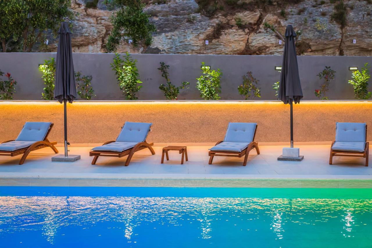 Luxury Apartment Lorena - Private Heated Pool - Єсенице Екстер'єр фото
