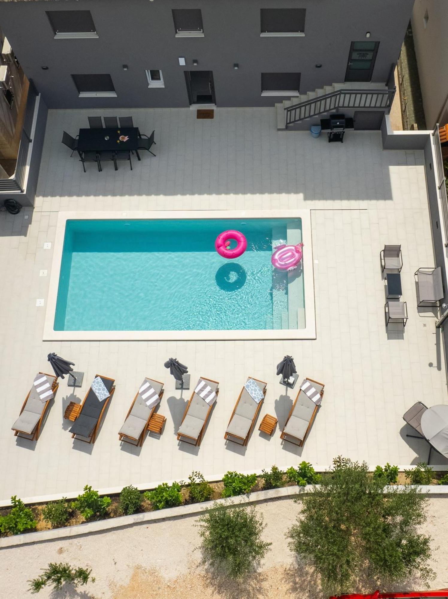 Luxury Apartment Lorena - Private Heated Pool - Єсенице Екстер'єр фото