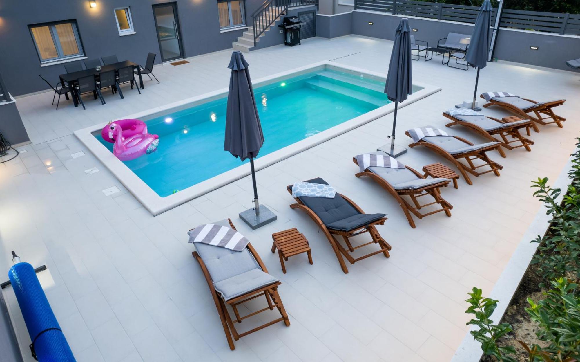 Luxury Apartment Lorena - Private Heated Pool - Єсенице Екстер'єр фото