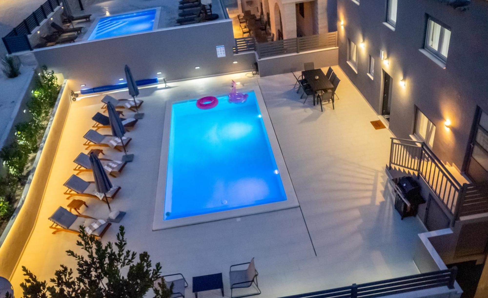 Luxury Apartment Lorena - Private Heated Pool - Єсенице Екстер'єр фото