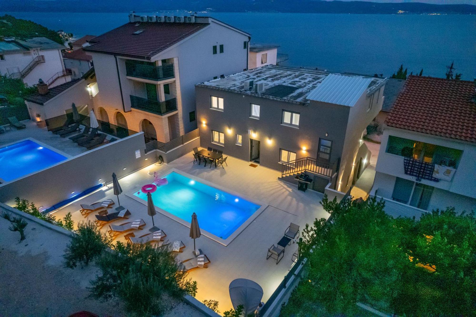Luxury Apartment Lorena - Private Heated Pool - Єсенице Екстер'єр фото